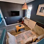 Gross, 8 Personen, 5 Zimmer, 2 Baeder *