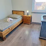 Gross, 8 Personen, 5 Zimmer, 2 Baeder *