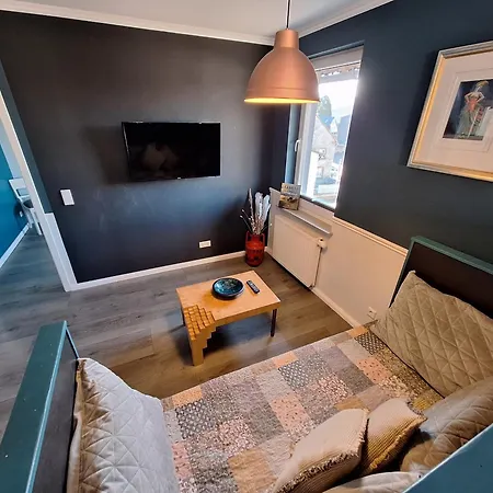 Gross, 8 Personen, 5 Zimmer, 2 Baeder *