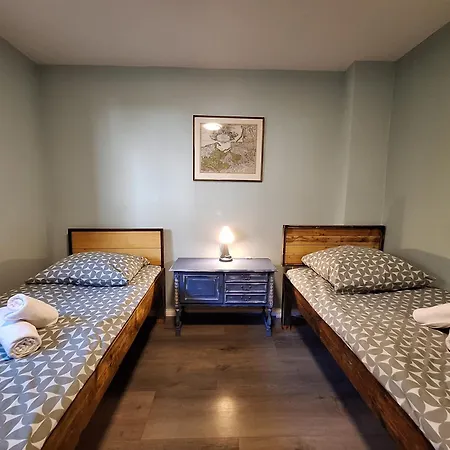 Gross, 8 Personen, 5 Zimmer, 2 Baeder *