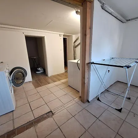 Gross, 8 Personen, 5 Zimmer, 2 Baeder *