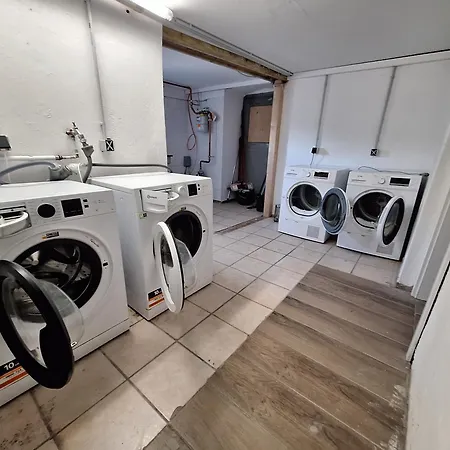 Gross, 8 Personen, 5 Zimmer, 2 Baeder Apartamento