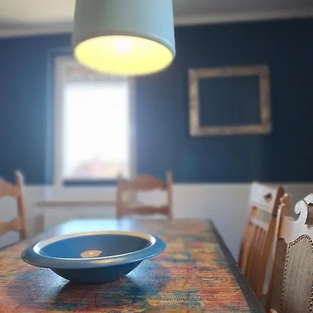 Gross, 8 Personen, 5 Zimmer, 2 Baeder Apartment