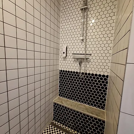Gross, 8 Personen, 5 Zimmer, 2 Baeder Apartment *