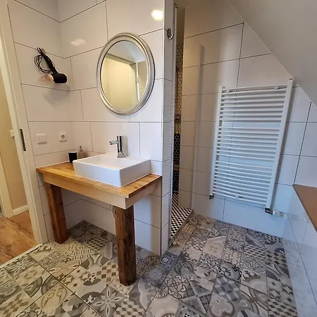 Gross, 8 Personen, 5 Zimmer, 2 Baeder Apartment Oerlinghausen