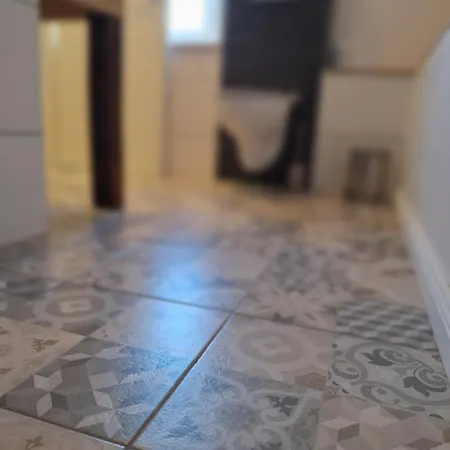 Gross, 8 Personen, 5 Zimmer, 2 Baeder