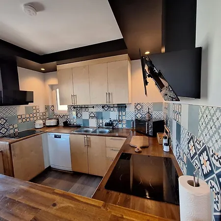 Gross, 8 Personen, 5 Zimmer, 2 Baeder Apartment *