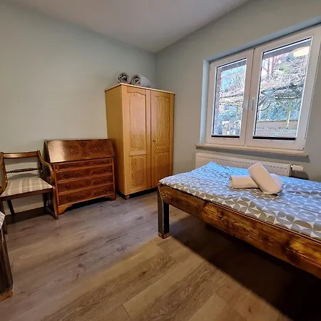 Gross, 8 Personen, 5 Zimmer, 2 Baeder *