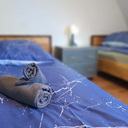 Gross, 8 Personen, 5 Zimmer, 2 Baeder