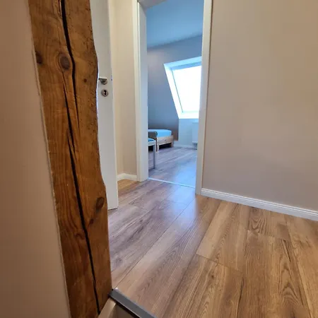 Gross, 8 Personen, 5 Zimmer, 2 Baeder アパート *