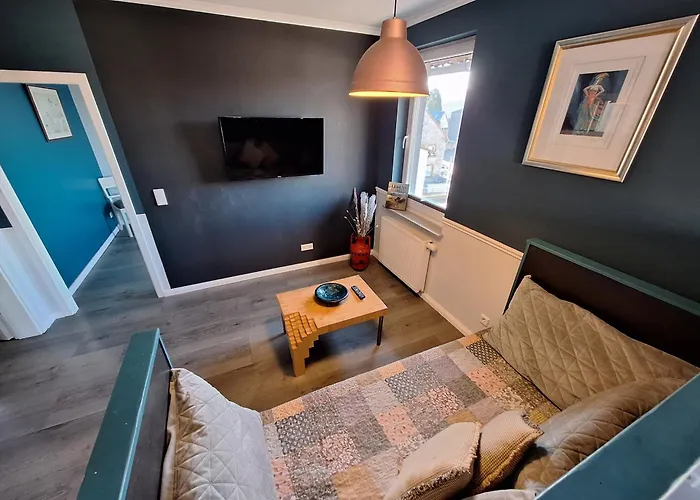 Gross, 8 Personen, 5 Zimmer, 2 Baeder *