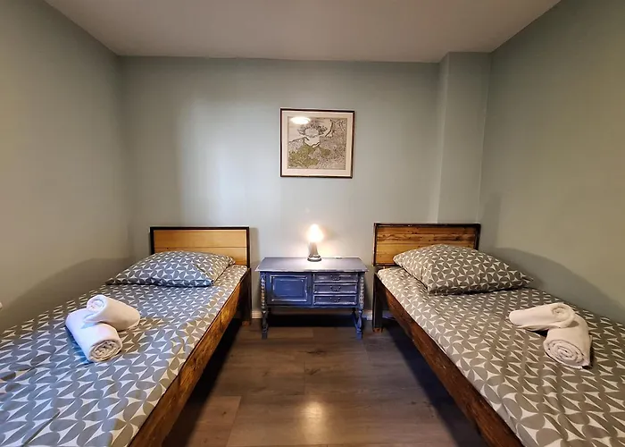 Gross, 8 Personen, 5 Zimmer, 2 Baeder *