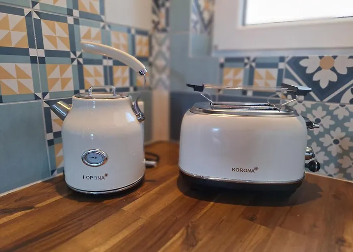 Gross, 8 Personen, 5 Zimmer, 2 Baeder *