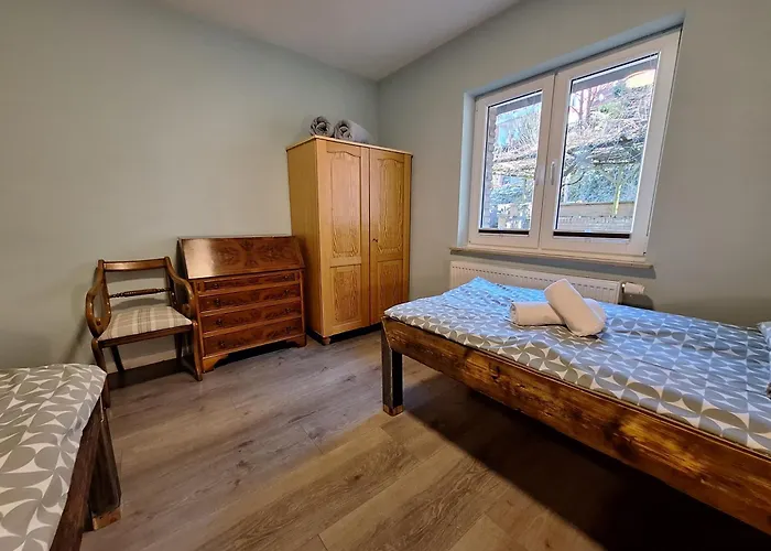 Gross, 8 Personen, 5 Zimmer, 2 Baeder *