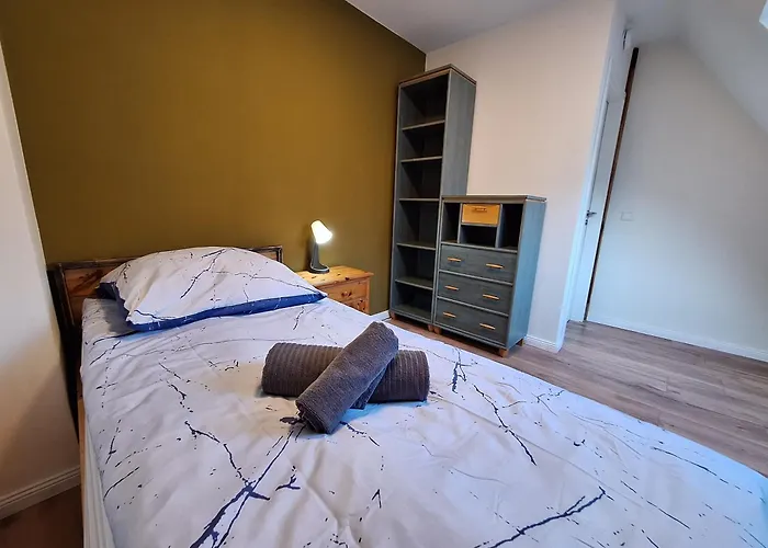 Gross, 8 Personen, 5 Zimmer, 2 Baeder *